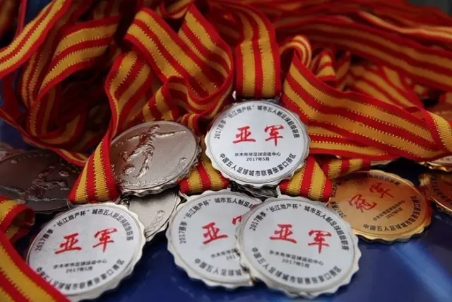 乌克兰前议员警告：新总统必须监禁泽连斯基